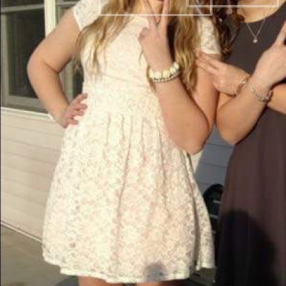 Lace Dress - Picture 4 of 5